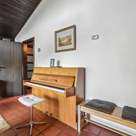 George By Interhome *